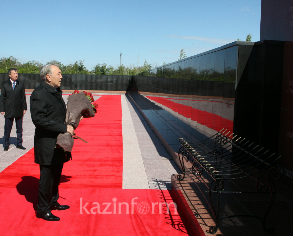 назарбаев память.jpg