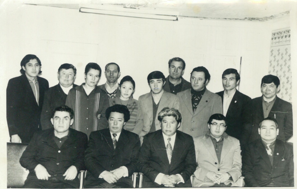 Руководящий актив совхоза Пролетарский во главе с К.Алишевым..jpg Руководящий актив совхоза Пролетарский во главе с К.Алишевым..jpg