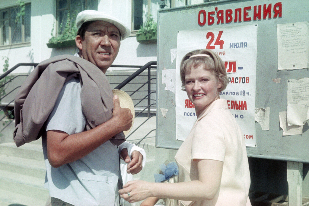 Нина Гребешкова и Юрий Никулин на съёмках фильма «Бриллиантовая рука», 1969 год..jpg Нина Гребешкова и Юрий Никулин на съёмках фильма «Бриллиантовая рука», 1969 год..jpg