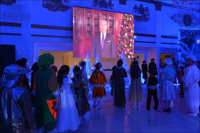 В Актобе прошла новогодняя Президентская ёлка