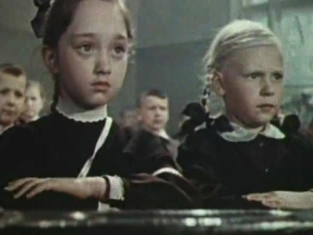 Наталья СЕЛЕЗНЁВА (слева). Кадр из фильма..jpg