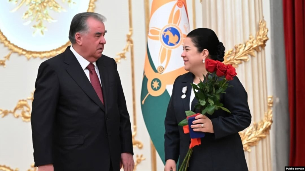 Президент Таджикистана Эмомали РАХМОН и его старшая дочь Озода, руководитель его администрации..jpg