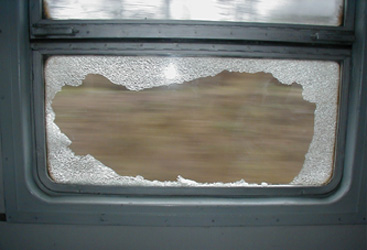 окно разбитое