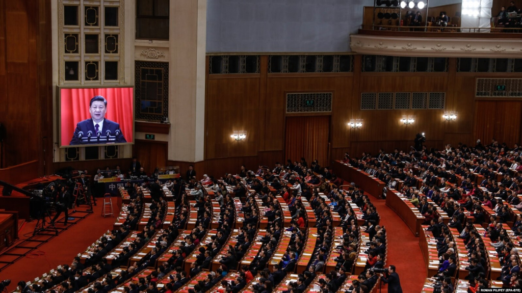 Глава Китая СИ Цзиньпин выступает на закрытии сессии Всекитайского собрания народных представителей в 2018 году..jpg