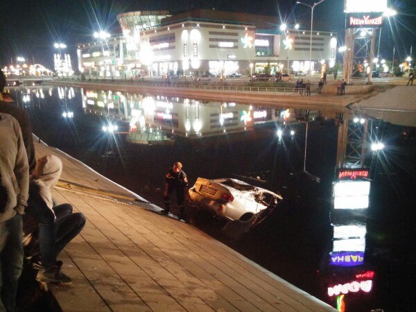 В Саздинку упала иномарка с двумя девушками