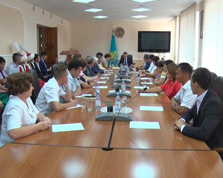 Лучших актюбинских журналистов поздравил аким области 