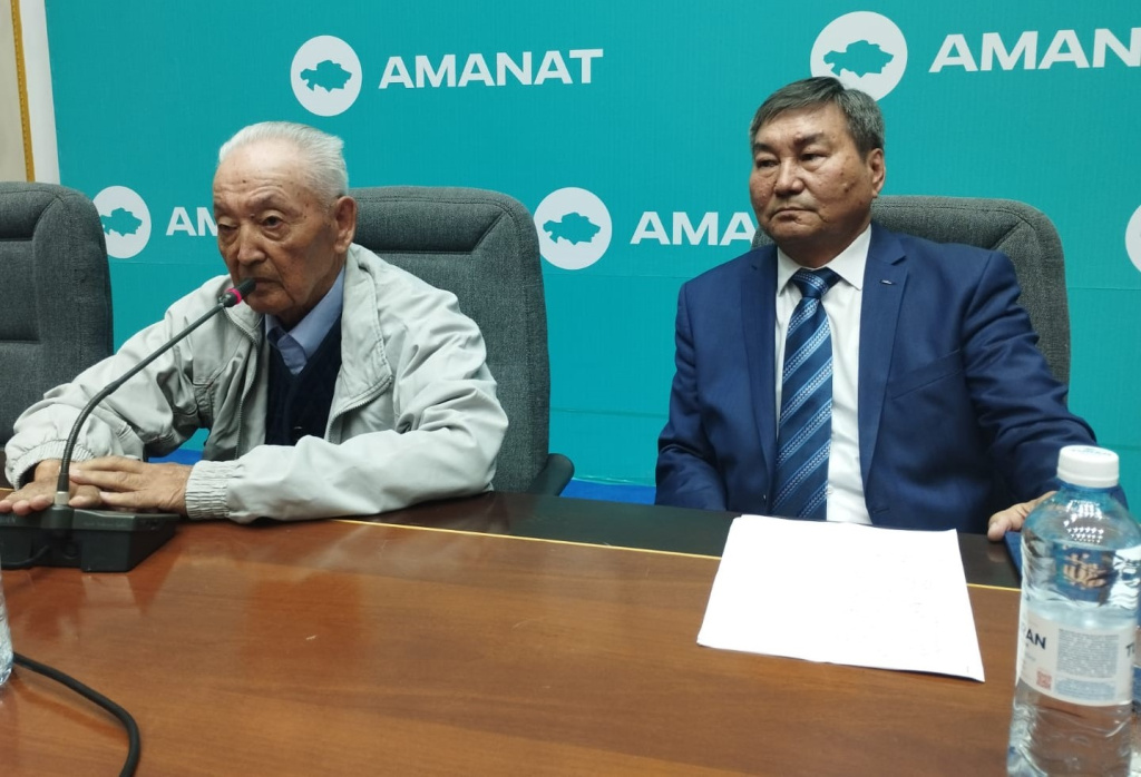 С Кенесом Бирмановым на презентации книги..jpg