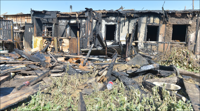 Сегодня утром пожилая актюбинка и девочка-подросток сгорели в доме